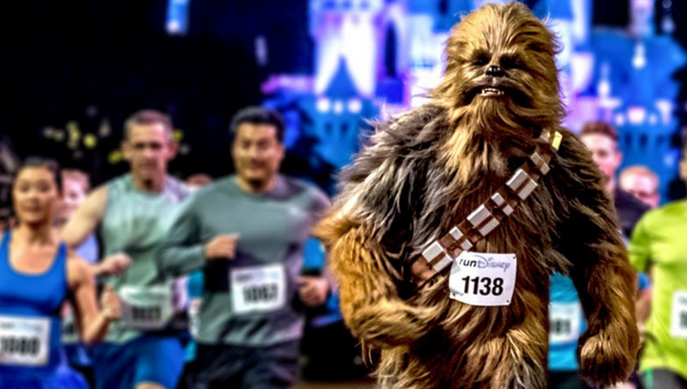 9. Chạy đua Star War (Star Wars Half Marathon).  Sự kiện này khiến các fan của bộ phim “Chiến tranh giữa các vì sao” (Star wars) trên toàn thế giới đều rất quan tâm, khi mới đây hãng Disney công bố sẽ bắt đầu tổ chức giải đua Star Wars Half Marathon lần đầu tiên. Giải dự kiến sẽ chạy vòng quanh công viên Disney ở Califonia, người tham gia phải vượt các chướng ngại cùng với một loạt các nhân vật quen thuộc trong bộ phim.