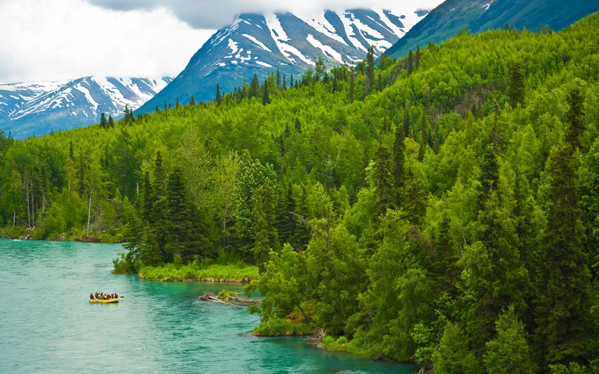 Sông Kenai, Alaska, Mỹ. Nếu bạn muốn tìm một địa điểm để câu cá, chèo thuyền, hay thư giãn nghỉ ngơi cuối tuần… không có nơi nào tốt hơn trên thế giới bằng sông Kenai. Với chiều dài 132 km , cảnh quan nguyên sinh tươi tốt thông từ dãy núi Kenai đến Thái Bình Dương, Kenai còn nổi tiếng với những loại cá lớn đối với những người đam mê câu cá.