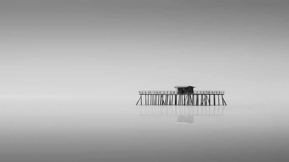 13. “Ngôi nhà được xây dựng cho các ngư dân đang đứng một mình giữa biển” ở Port Dickson, Negeri Sembilan, Malaysia. Ảnh: Jefflin Ling.