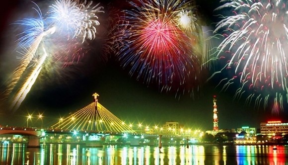 Tour xem ban phao hoa Da Nang hon 3 trieu dong hinh anh