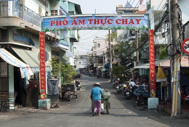 Xom hu tieu chay lau nam o Sai Gon hinh anh
