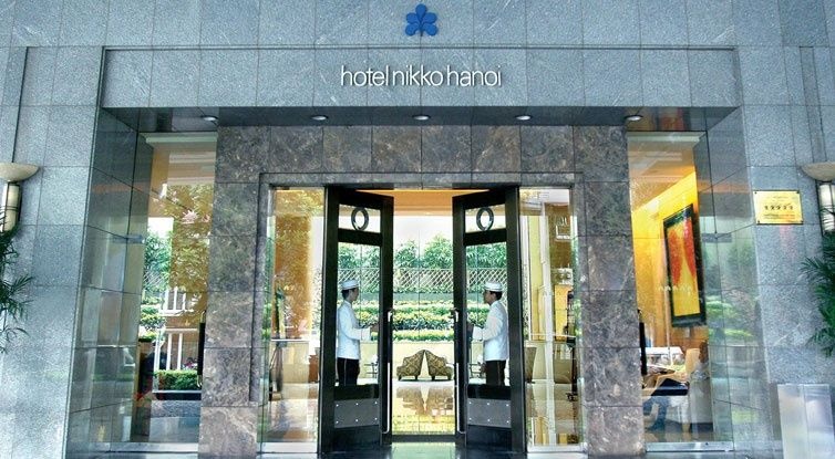 4. Khách sạn Nikko, 84 Trần Nhân Tông, Hai Bà Trưng Hà Nội. Thuộc tập đoàn Nikko quốc tế của hãng hàng không Nhật Bản, đây là một khách sạn sang trọng với tầm nhìn ra trung tâm thủ đô Hà Nội và công viên thống nhất. Nằm giữa những công viên xanh và hồ nước, đây là nơi thích hợp để du khách nghỉ ngơi ngay giữa trung tâm thành phố.. Ảnh: bookkhachsan.