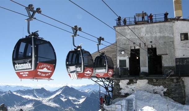 Le Panoramic, Chamonix Pháp. Tên của nhà hàng có hàm ý là bao quát phong cảnh, nó đã nói lên rất nhiều ý nghĩa cho bạn.