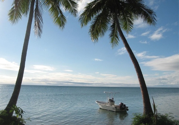 Nơi đây cũng có những điều kiện phù hợp để xây dựng các cơ sở hạ tầng du lịch như resort, trong thị trấn trên đảo cũng có nhà hàng, quầy bar…