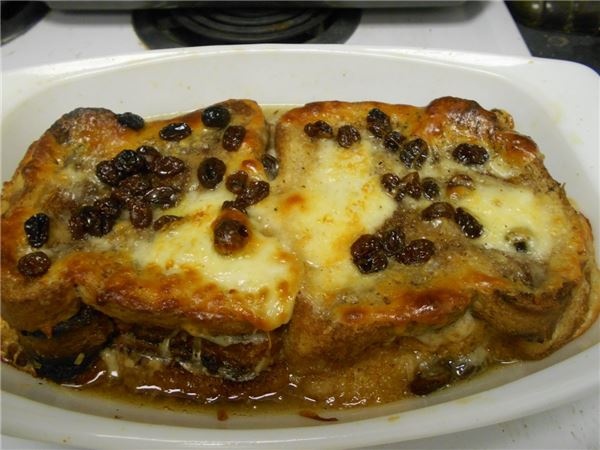 Mexico: Bữa ăn truyền thống của người Mexico trong lễ phục sinh là capirotada. Một loại bánh ngọt có chứa pho mát, nho khô và được phủ bởi một lớp xi rô đường.