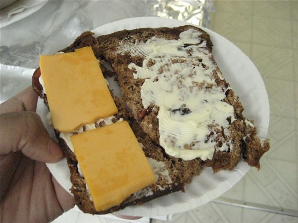 Jamaica: Món ăn chính trong lễ Phục Sinh là bánh pho mát nho.