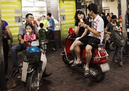 Phong cach Viet Nam la an tren xe may! hinh anh