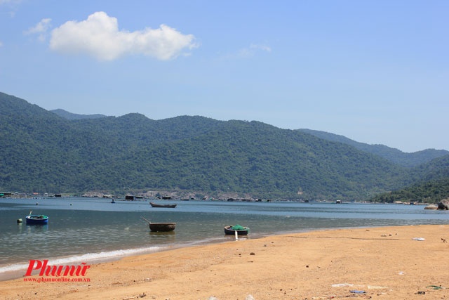 Bãi Lau - Thiên đường biển hoang sơ.