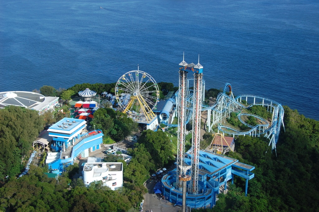 15. Nhiều công viên giải trí sôi động. Công viên giải trí Ocean Park hay Disneyland Hong Kong là nơi giúp tâm hồn trẻ thơ trong con người bạn sẽ được sống lại. Ảnh: Lifehack.