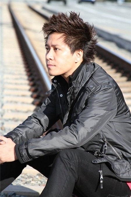 Ca sỹ Tuấn Hưng cũng có mặt trong ngày hội văn hóa Việt - Hàn được tổ chức lần đầu tiên.