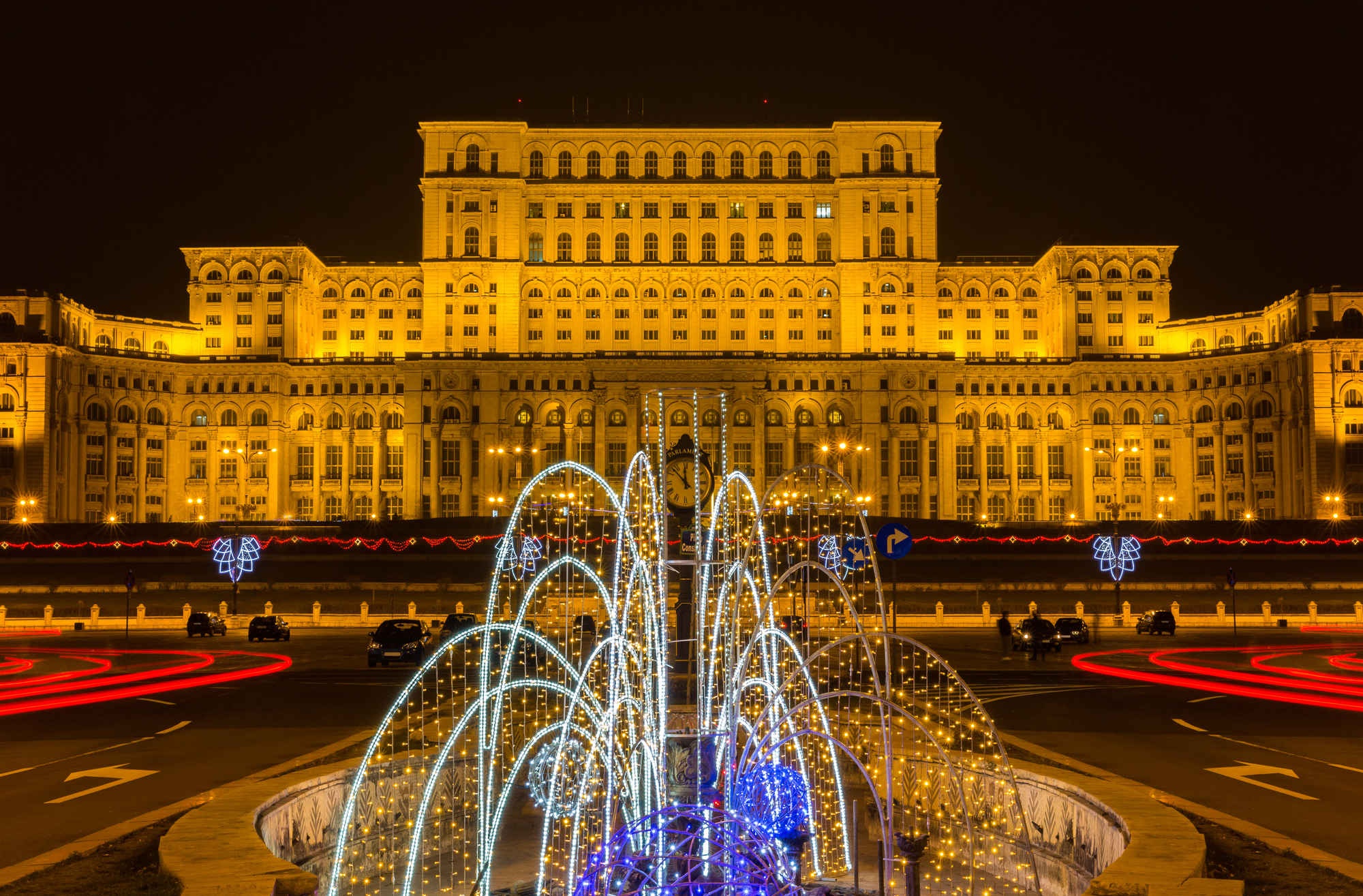 2. Bucharest, Romania  Chi phí rẻ hơn so với năm 2014 là 16%   Giá khách sạn trung bình: <abbr class=