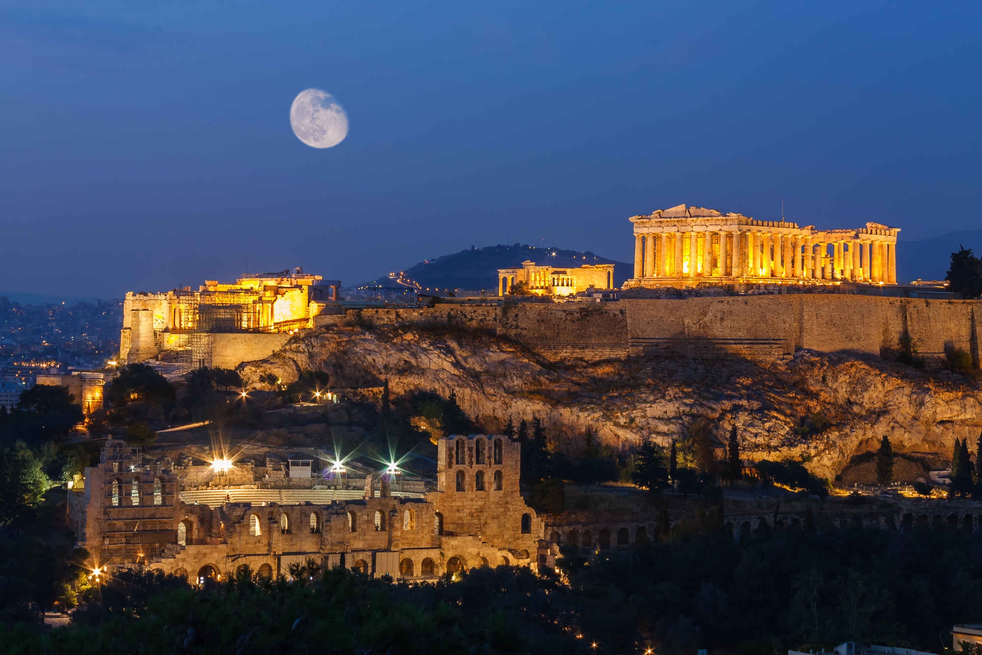6. Athens, Hy Lạp  Chi phí rẻ hơn so với năm 2014 là 15%   Giá khách sạn trung bình: <abbr class=