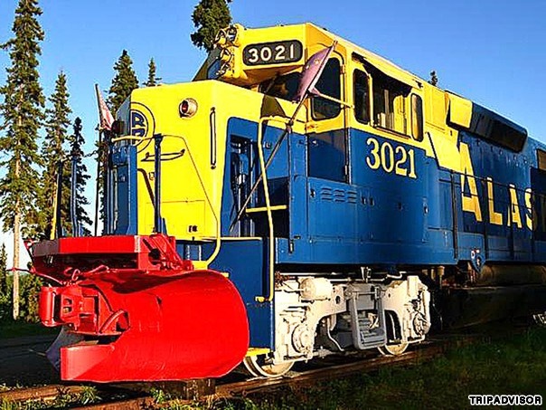 9. Aurora Express, Fairbanks, Alaska. Khách sạn đầu tàu này thuộc sở hữu của Mike và Susan Wilson. Khi nghỉ hưu, hai người đã cải tạo đường tàu cũ của Alaska thành một nơi nghỉ ngơi thú vị.  Mỗi căn phòng trong khách sạn được trang trí theo từng giai đoạn lịch sử của Alaska. Phòng nghỉ được bố trí trải khắp chiều dài của đoàn tàu cũ, hơn 213 mét và đều hướng ra sông Tanana, dãy núi Alaskan Range và thành phố Fairbanks.