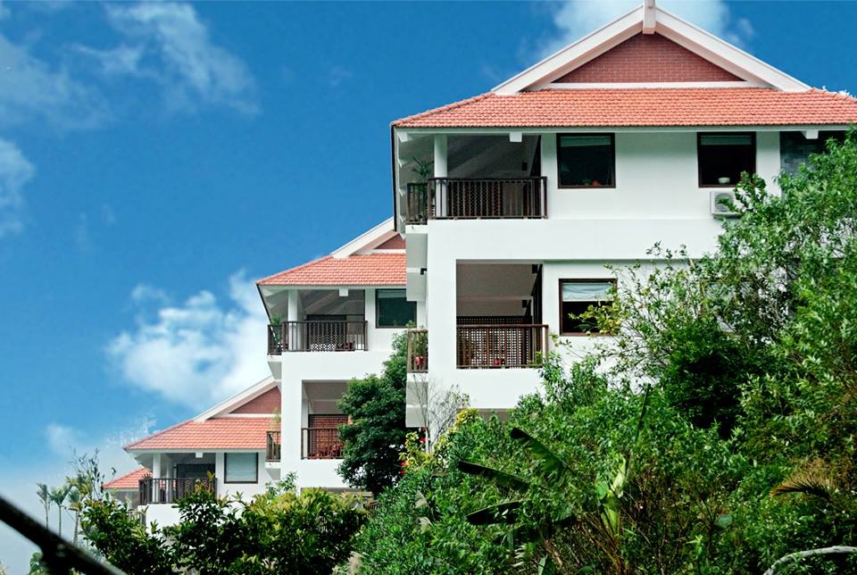 Với diện tích gần 30 ha, khu nghỉ dưỡng bao gồm nhiều biệt thự sang trọng, view đẹp. Ngoài ra du khách tới đây còn có thể dễ dàng ghé thăm các danh lam của Tam Đảo như thác Bạc, rừng Quốc gia Tam Đảo. Ảnh: Tourdulichkhuyenmai.