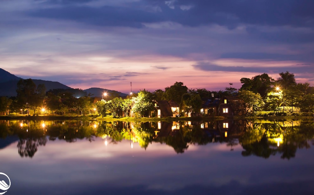 Tại đây còn có nhiều chương trình tham quan hấp dẫn tới những danh lam của Ba Vì, nên không có gì bất ngờ khi Tản Đà Spa Resort trở thành một lựa chọn hàng đầu cho du khách khi muốn tìm một địa điểm nghỉ ngơi thư giãn gần gũi với núi rừng thiên nhiên.