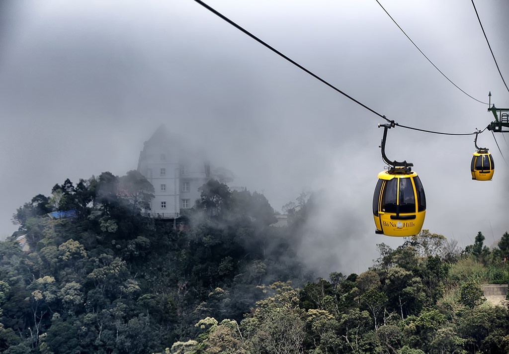Bà Nà Hills, Đà Nẵng: Đà Nẵng không chỉ có những bãi biển đẹp trong vắt. Du khách còn có thể được tận hưởng cảnh sắc thiên nhiên hùng vĩ của núi rừng nếu tới khu du lịch nghỉ dưỡng Bà Nà Hills. Ảnh: Sungroup..