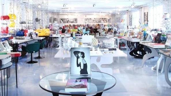 Corso Como Bookshop, Milan: Nhà sách Corso Como Bookshop, Milan, Italy, nơi có những góc riêng dành cho sách về nghệ thuật và thiết kế, mỗi góc có phong cách phù hợp theo chức năng của mình.