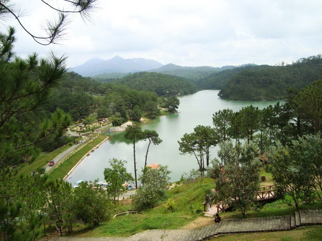 Thuong ngoan 5 ho nuoc trong xanh va tho mong o Da Lat hinh anh