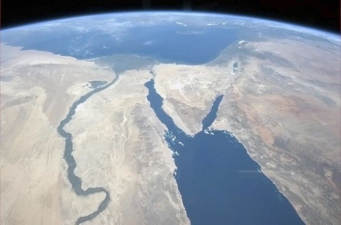 Sông Nile và bán đảo Sinai ở Ai Cập chụp từ Trạm vũ trụ quốc tế bởi Đại tá Chris Hadfield của Cơ quan Vũ trụ Canada. Ảnh: Chris Hadfield.
