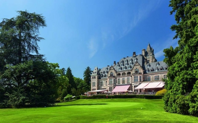 Schlosshotel Kronberg: Nằm gần Frankurt, Schlosshotel Kronberg được xây dựng từ cuối những năm 1800 và trở thành một trong những khu nghỉ mát sang trọng nhất thế giới bắt đầu từ những năm 1950.