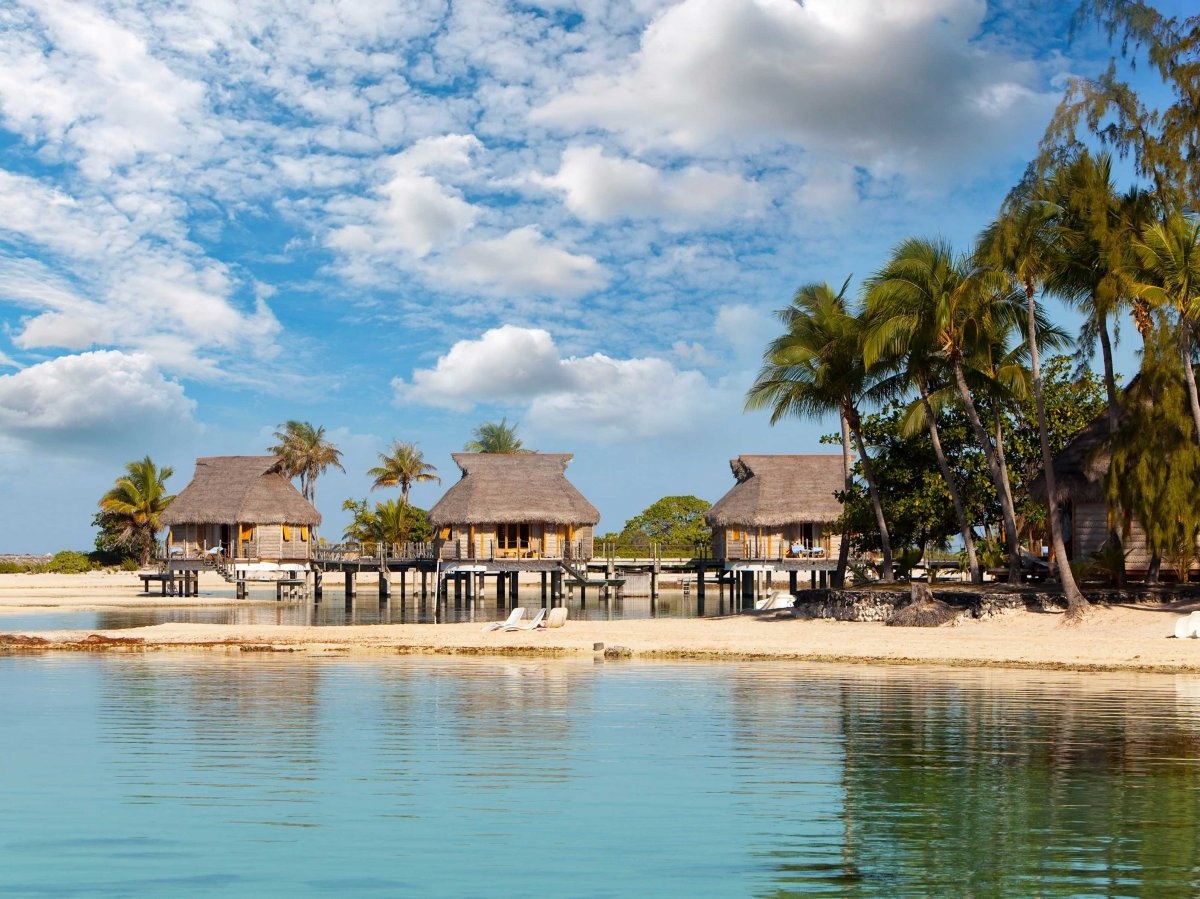 Quốc đảo Maldives, Ấn Độ Dương: Hiện nay quốc đảo này đang chìm dần do hiện tượng biến đổi khí hậu, và các nhà khoa học dự đoán trong 100 năm tới nơi đây sẽ hoàn toàn ngập nước.