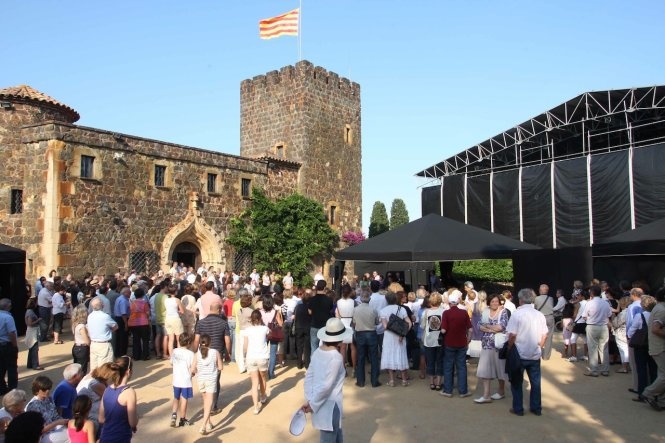 Du khách chờ vào cửa vườn thực vật Cap Roig - Ảnh: Aragirona.