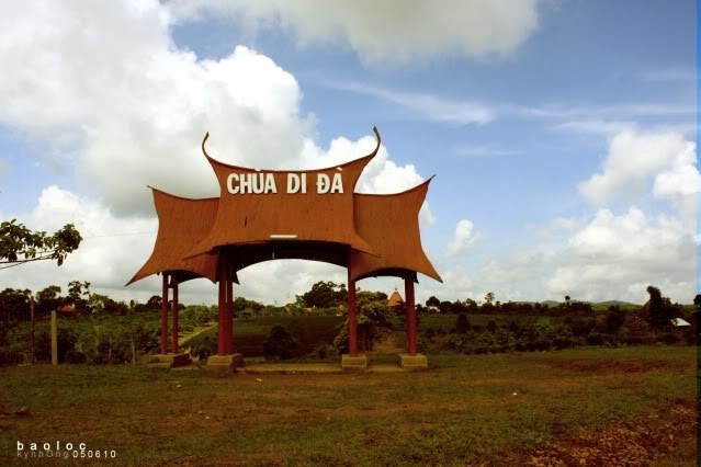 2. Chùa Di Đà: Chùa do một vị tu sĩ của tu viện Bát Nhã lập ra bởi người muốn 