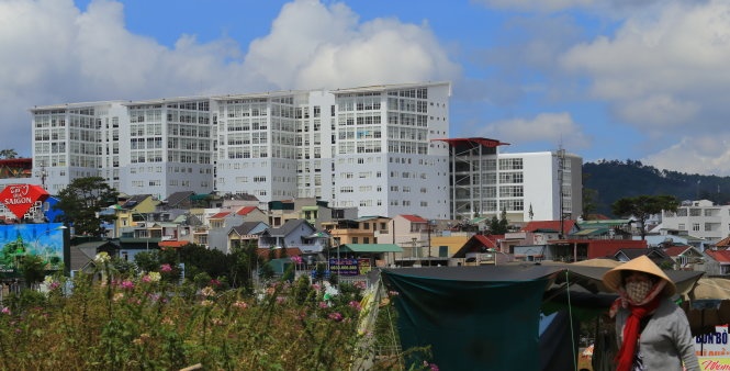 Lâm Đồng: Nằm trên một ngọn đồi giữa trung tâm thành phố Đà Lạt, Trung tâm hành chính tỉnh Lâm Đồng là nơi làm việc của hơn 1.400 người thuộc 19 sở, ngành cấp tỉnh và 30 đơn vị sự nghiệp trực thuộc các sở. Ảnh: MV.