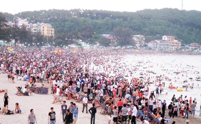 Du lich nhung khong van minh hinh anh