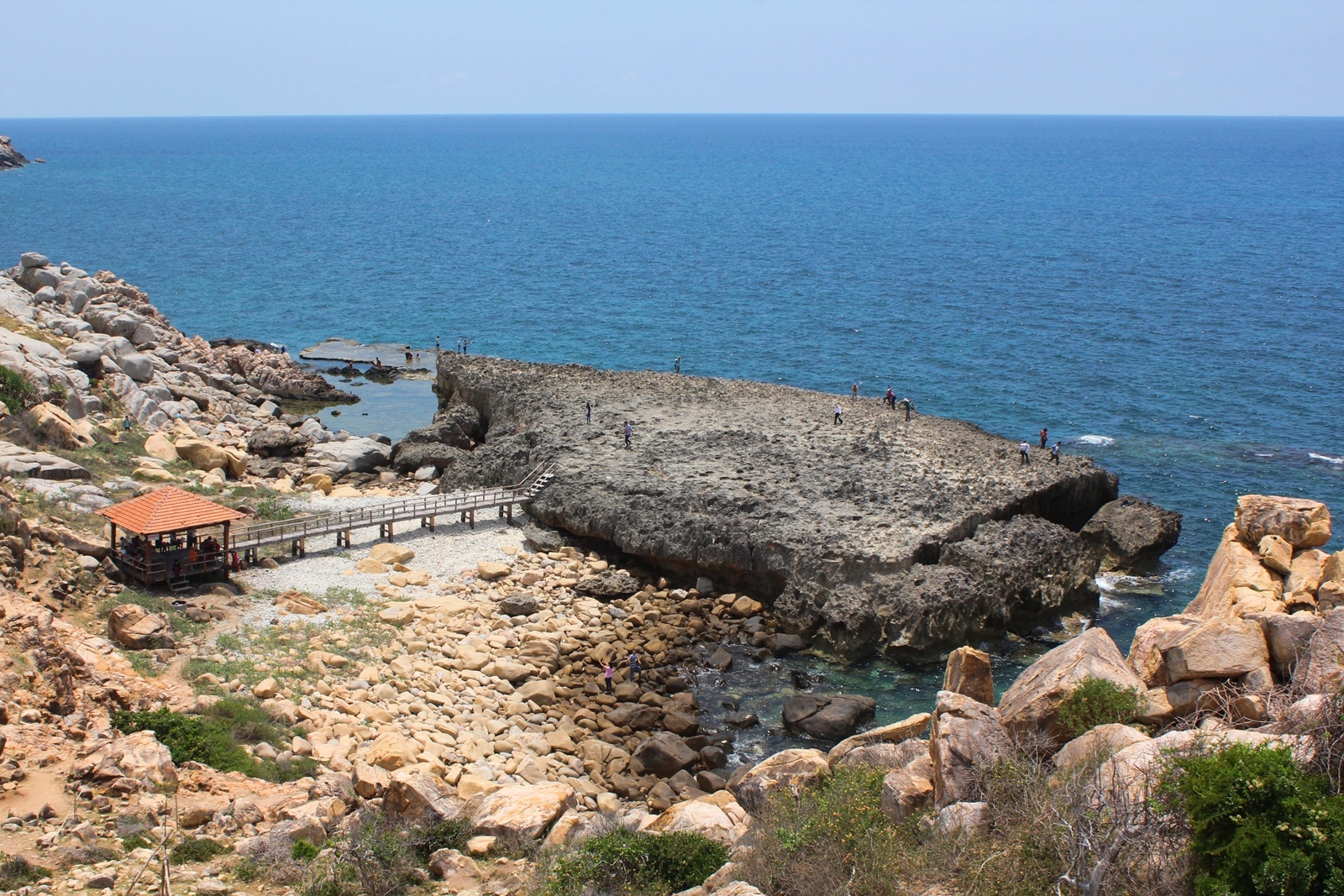 Toàn cảnh hang Rái.