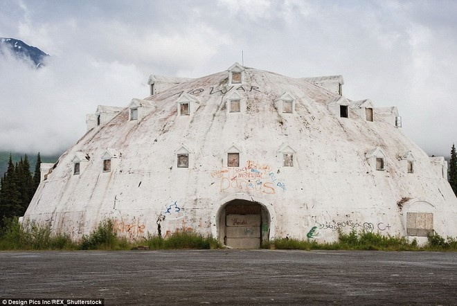 Bên ngoài khách sạn Igloo ở Alaska, Mỹ.