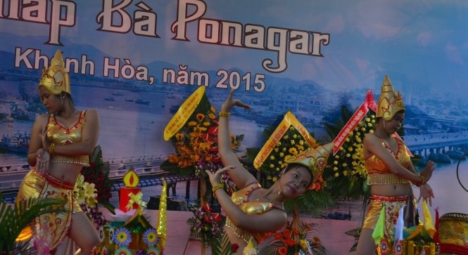 Điệu múa dâng Mẫu. Ảnh: Châu Tường