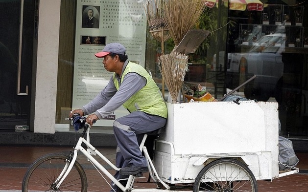 10.	Sự thanh nhã: Với bộ luật nghiêm ngặt về xả rác, khạc nhổ, và cấm nhai kẹo cao su, Singapore là thành phố lớn duy nhất trên thế giới không có bụi bẩn. Các đường phố, công viên tại đây luôn rất sạch sẽ gọn gàng, cây cối luôn được tỉa tót cẩn thận.