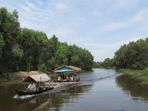 Du khách tham quan ramsar Tràm Chim. Ảnh: Tuấn khải.