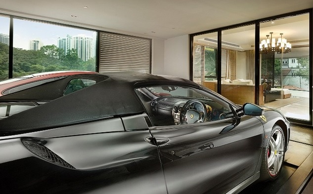 Xe trang trí cho phòng khách: Sở hữu chiếc xe và giữ chúng ngay trong phòng khách, giống như bạn đang sở hữu một tác phẩm nghệ thuật vậy.