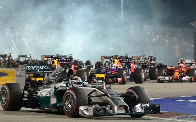 7.	Đua xe F1 trong đêm: Nighttime Grand Prix là chặng đua F1 về đêm duy nhất trên thế giới được Singapore tổ chức. Nó là một phần của sự kiện kéo dài 3 ngày, cùng với âm nhạc sôi động. Grand Prix chính sẽ diễn ra vào đêm cuối của sự kiện, và đường đua sẽ đi qua trung tâm thành phố. 