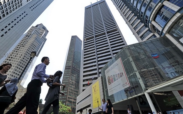 8.	Thu nhập bình quân cao nhất: Số lượng triệu phú bình quân trên đầu người của Singapore cao nhất Châu Á, ước tính cứ 10 hộ gia đình thì sẽ có một triệu phú. Tổng sản phẩm quốc nội của quốc gia tính theo đầu người cũng cao nhất thế giới, đạt 61.577 $.