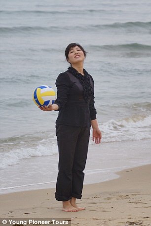 Johnson (34 tuổi) đã có tám năm kinh nghiệm điều hành công ty. Anh cho biết rất nhiều khách hàng Trung Quốc đặt tour, ngoài ra còn có khách Turkmenistan, Iran và Cuba thích đến nơi này. “Khi du khách đến Triều Tiên, tất cả đều ngạc nhiên rằng cuộc sống nơi đây hoàn toàn bình thường, mọi người dân sống bình thường và có nhiều niềm vui”, Johnson cho biết.