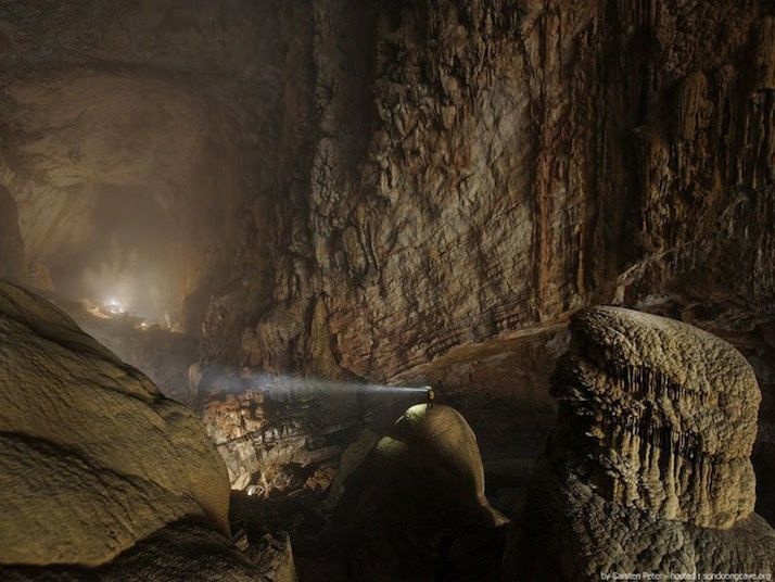 Hiện nay hang Sơn Đoòng đã mở cửa cho du khách khám phá và chiêm ngưỡng địa danh siêu thực này, mặc dù điều này khá mạo hiểm bởi nhiều khu địa hình bên trong hang vẫn chưa được khám phá. Ảnh: Carsten Peter.