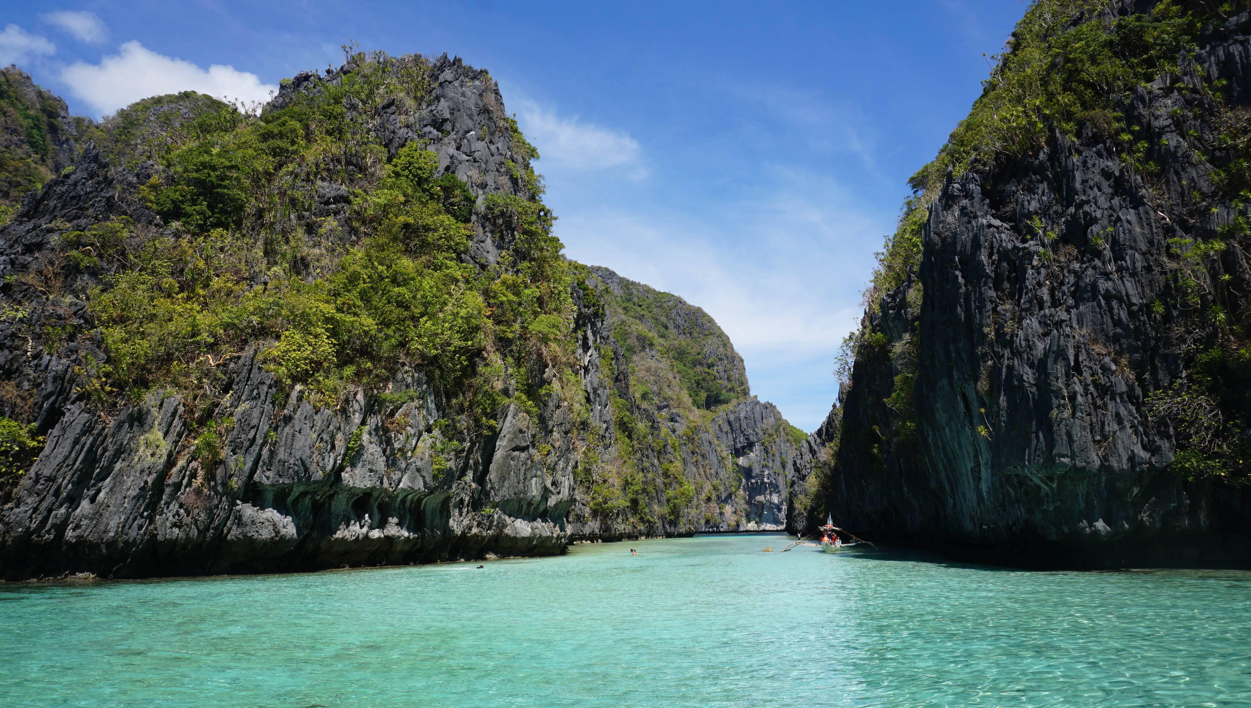 10.	Những kỉ niệm đáng nhớ Với những chuyến đi, cái chúng ta mang về vẫn là những kỉ niệm. Với Elnido, những kí ức về sự hòa quyện giữa bản chất con người hiền hậu với nét tinh khiết của thiên nhiên sẽ là những tài sản tinh thần quý giá, điều đó khiến bạn muốn chia sẻ cho những người bạn và là động lực để chúng ta quay lại chốn thiên đường. Tất cả những lý do trên tạo nên bàn đạp thúc đẩy du lịch cho thị trấn nhỏ ven biển, với Elnido đó chắn chắn sẽ sẽ là những kỉ niệm đẹp.