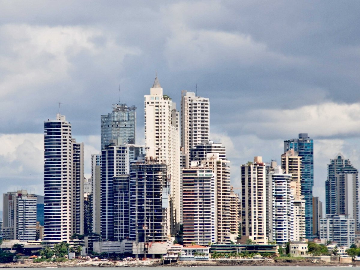 18.	Panama City, Panama: 241 tòa nhà cao tầng trên diện tích 2560 km2.