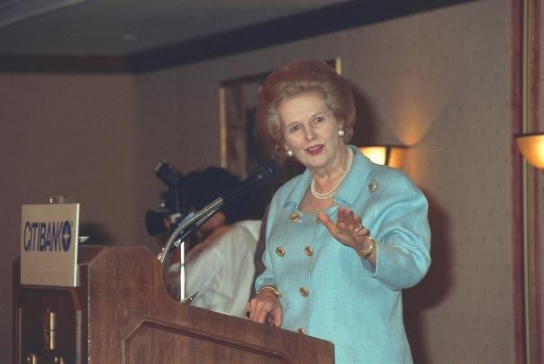 Nữ Nam tước Thatcher nổi tiếng của Anh từng được đề nghị cung cấp số hộ chiếu 007, nhưng bà đã từ chối. 