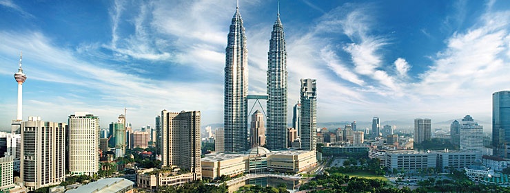 4.	Kuala Lumpur, Malaysia: Thủ đô của Malaysia là nơi rất xứng đáng để ghé thăm, bởi có quá nhiều trải nghiệm thú vị. Kiến trúc tại thành phố pha trộn giữa vẻ cổ kính và nét hiện đại. Những điểm du lịch chính là khu China Town, tòa tháp đôi, hang động Buta và khu chợ trung tâm. 