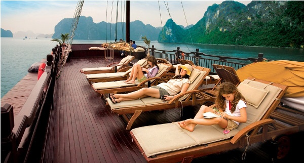 Du ngoan Ha Long bang du thuyen tam gia 3 trieu dong hinh anh