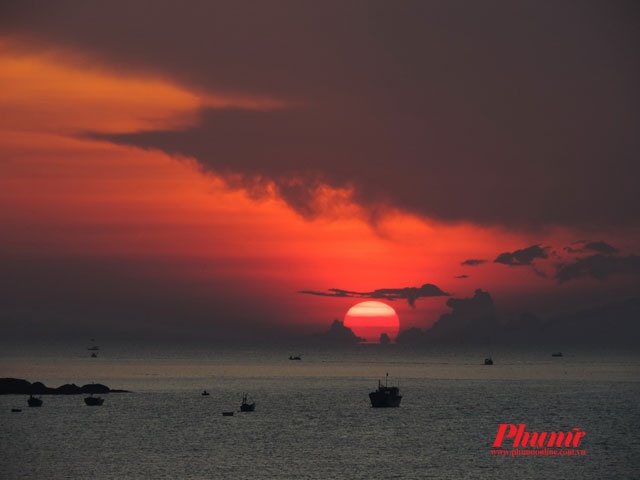 Cảnh đẹp nhìn từ cầu Trần Phú.