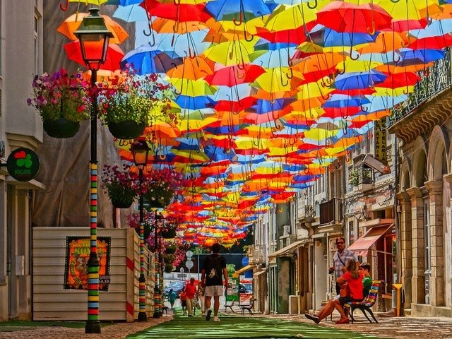 Cách Lisbon khoảng 240km về phía bắc và cách Porto khoảng 72km về phía nam, thành phố nhỏ Agueda chưa đầy 50.000 dân trở thành tâm điểm du lịch Bồ Đào Nha khi hàng đoàn du khách các nước nghỉ hè từ tháng 7.