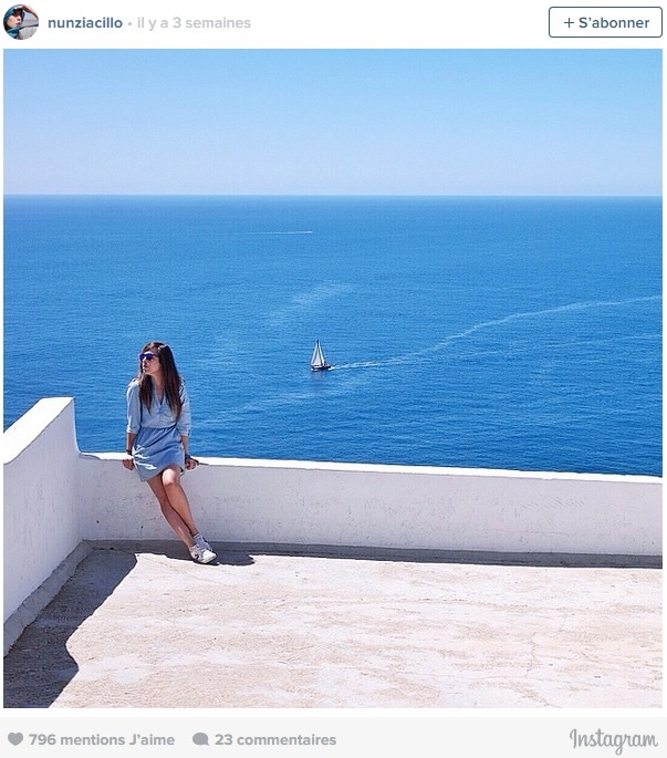 5.	@nunziacillo: Nunzia Cillo là một blogger người Italy và là một biên tập viên xinh đẹp của Condé Nast Italia, cô đã mang tới rất nhiều bức ảnh đẹp về biển, đa phần là ở Châu Âu. Ngoài bức ảnh đáng ghen tị của cô với bộ áo màu xanh lam, cô thỉnh thoảng có những bức selfie khiến cả cộng đồng đều phải hoan nghênh. Theo dõi tài khoản của cô để xem ảnh của Châu Âu (và nhiều nơi khác) và hiểu biết thêm về những phong cách mới.