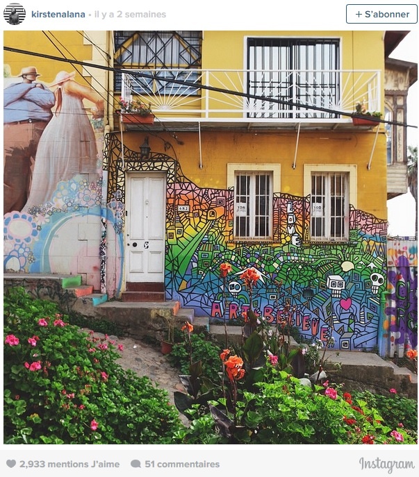 7.	Kirstenalana: Kirsten Alana là một người gốc New York, cũng là người chuyên chụp những bức ảnh hoành tráng trên khắp thế giới. Những bức ảnh của cô luôn hướng xuống đường phố, mặt đất… khiến người xem muốn theo chân những bức ảnh để khám phá xung quanh và lạc lối trong những thành phố mới. Theo dõi tài khoản Instagram của cô để cảm thấy những nét tươi mới của những nơi bạn đã từng đi qua trước đây, và khám phá những địa danh mới để thêm vào danh sách dự định sẽ tới của bạn.