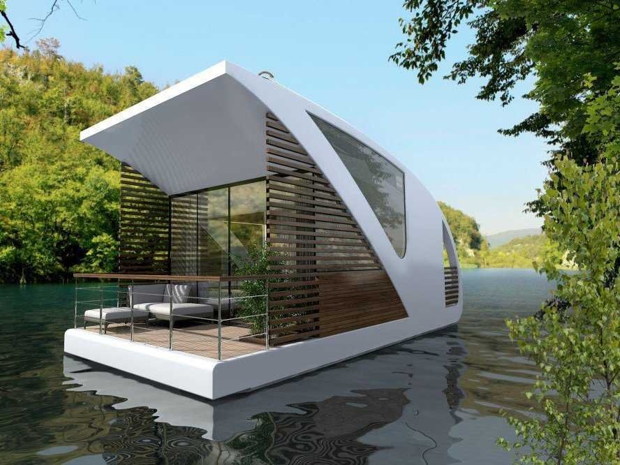 Mỗi căn phòng bè gỗ có thể chứa được 4 khách, với đầy đủ tiện nghi như salon, bếp, phòng tắm, phòng chứa đồ, phòng ngủ. Bằng cách tách rời những căn phòng nổi khỏi khu trung tâm, du khách có thể tìm và tự chọn chỗ nghỉ ngơi hoàn hảo của mình.