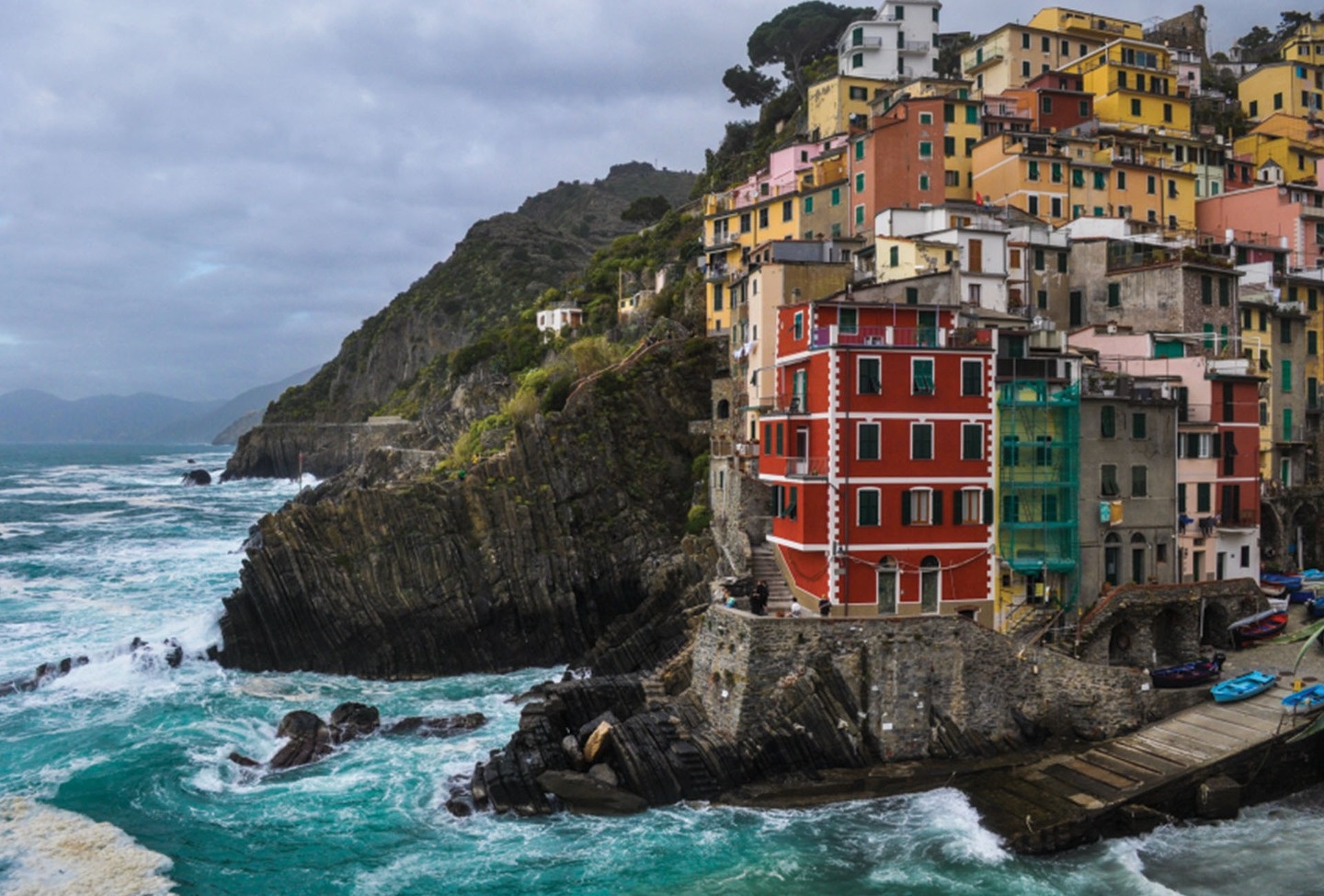 Cinque Terre, Italy: Cinque Terre trên bờ biển phía Tây Bắc của Italy, với vẻ đẹp hoang dại hùng vĩ như trong bức ảnh.